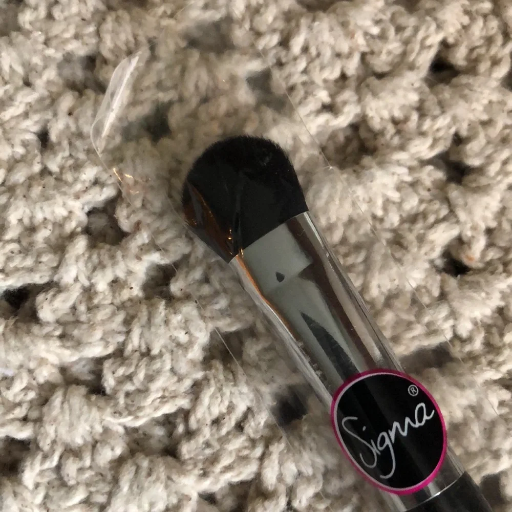 Sigma Large FLUFF Brush - E50